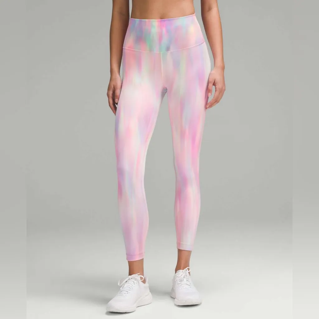 VERY RARE NWT Lululemon Wunder Train High-Rise Tight 25"
Psychedelic Wash Multi - Image 3