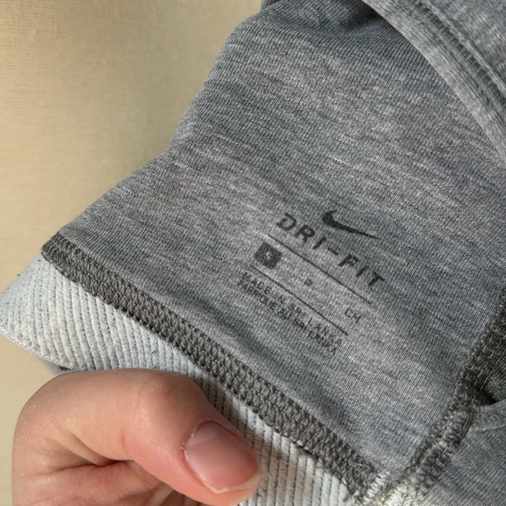 Nike Women’s Classic Soft Bra Heather Gray Size Small - Image 4