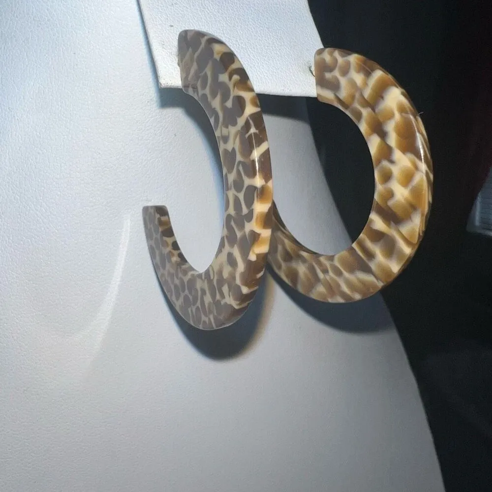 Vintage Leopard Acrylic Half Hoop Earrings Brown - Image 3