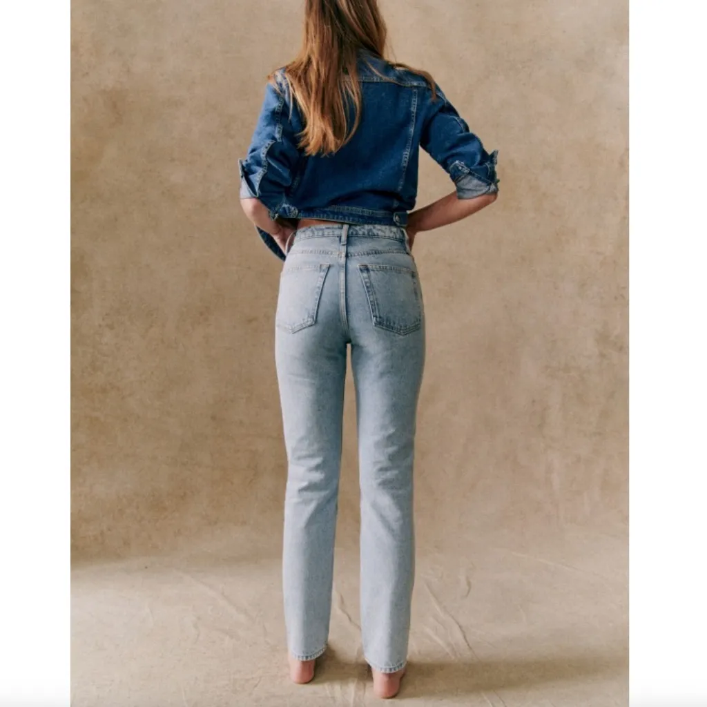 Sézane Brut Sexy Faded Tapered Straight Jean in Bleach Blue - Image 2