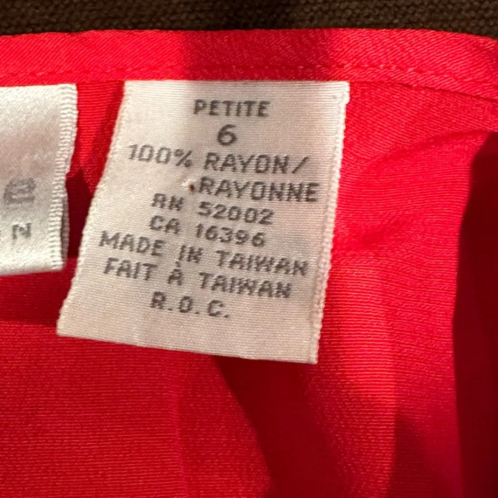 Liz Claiborne Vintage Red Short Sleeves Blouse Sz 6P With Shoulder Pads - Image 7