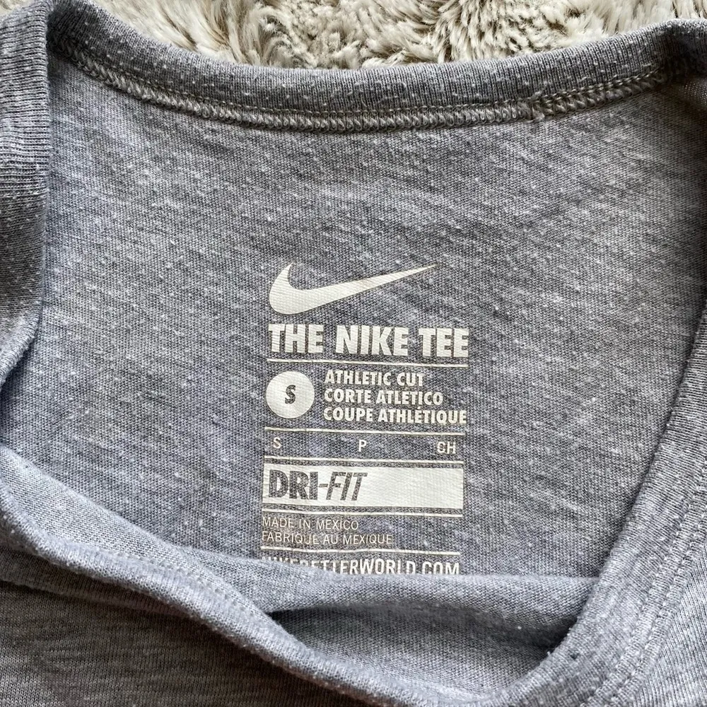 Nike T-shirt - Image 6