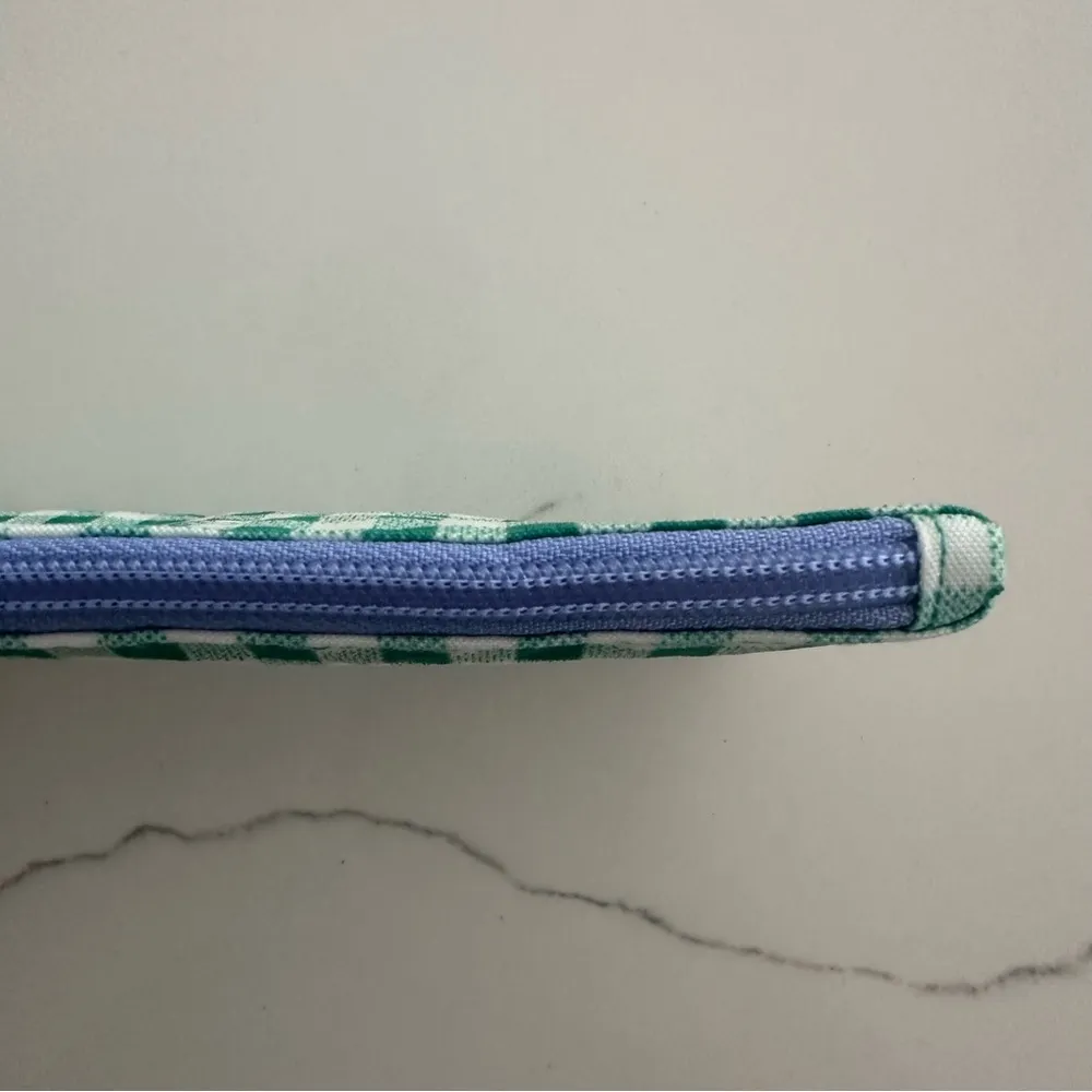 NWT BAGGU Go Pouch Set of Two in Large and Small Size Green and White Gingham - Image 4