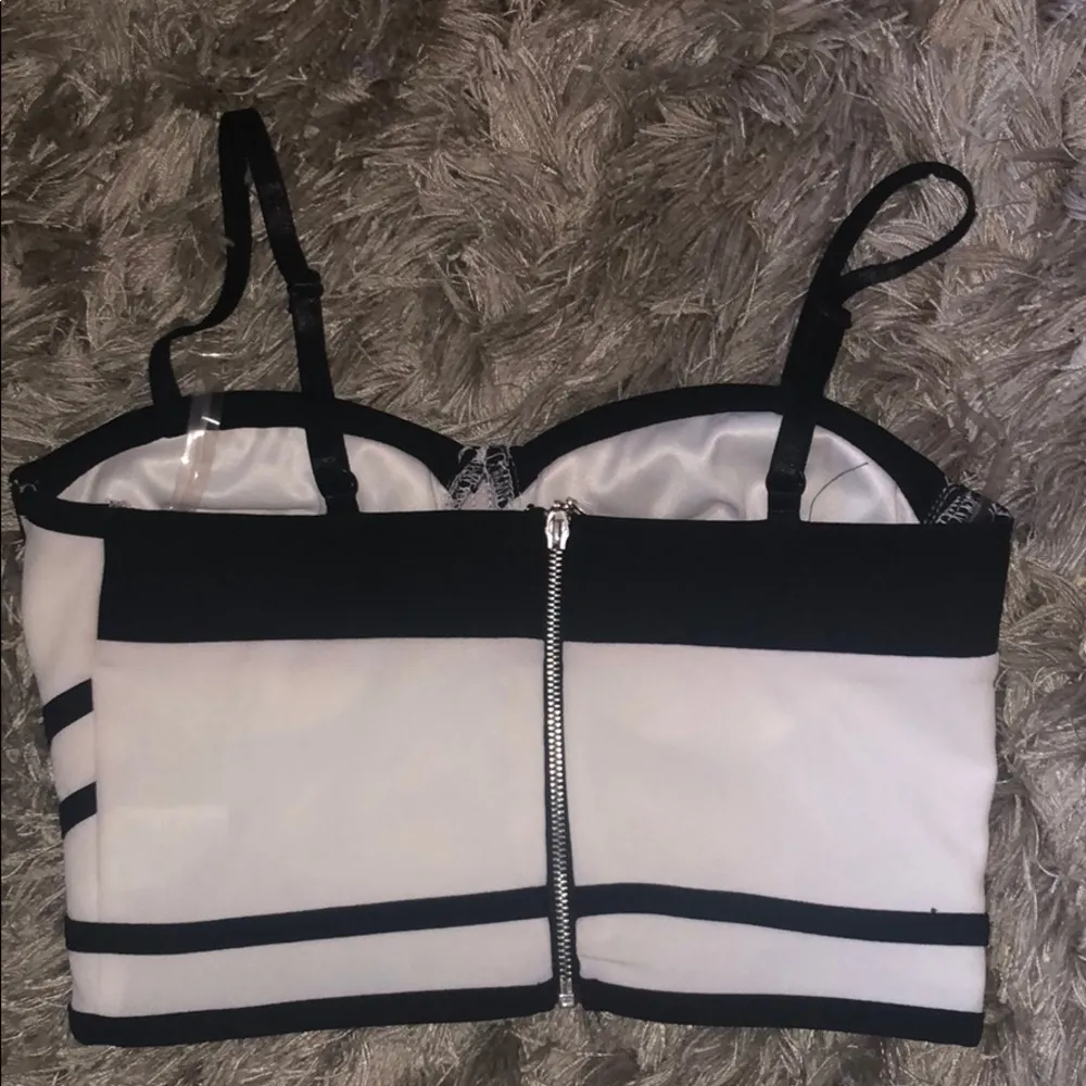 Black and white crop - Image 2