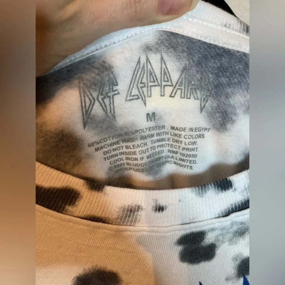 Urban Outfitters Def Leppard Tie Dye Crewneck Sweatshirt Size Medium - Image 5