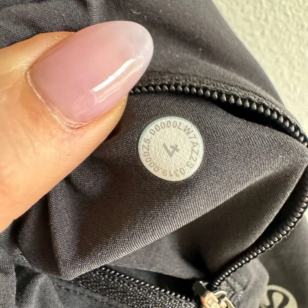 Lululemon Tracker Short V *4" Classic Black Size 4 Small CUT LINER FLAW - Image 7