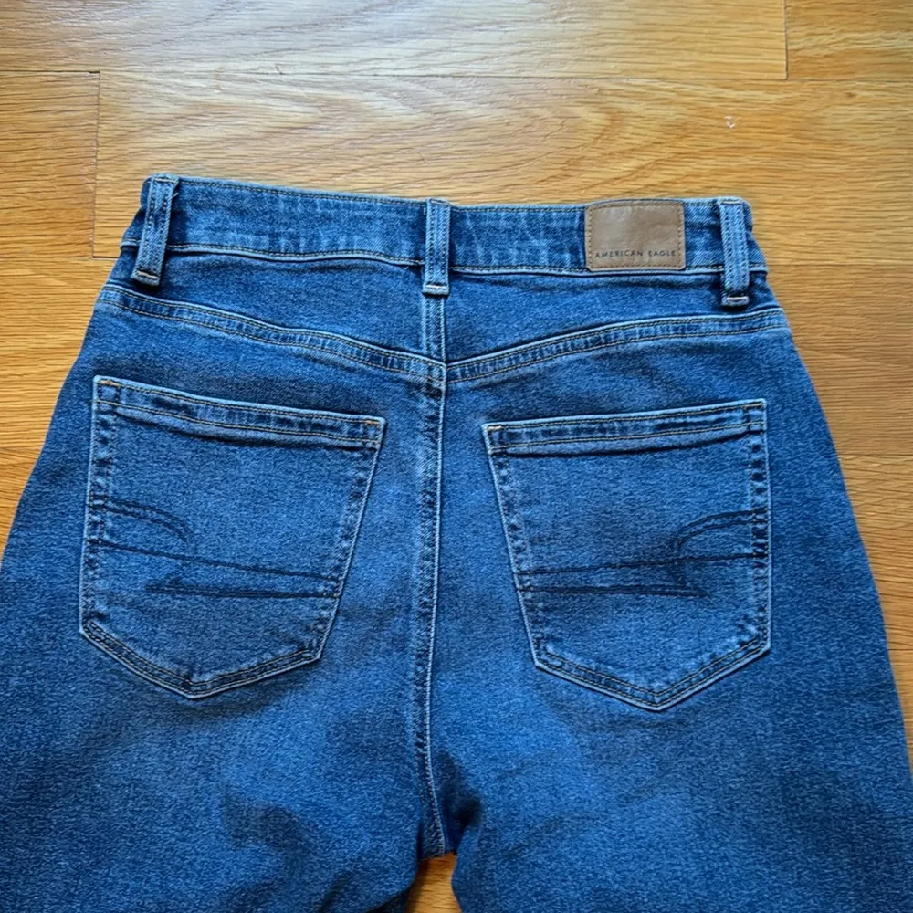 Women’s American Eagle Mom Jeans - Image 2