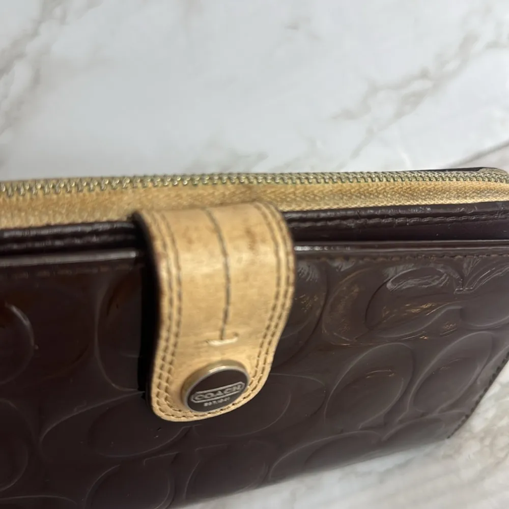 Coach Patent Leather Accordian Zip Wallet old money cute fashion - Image 4