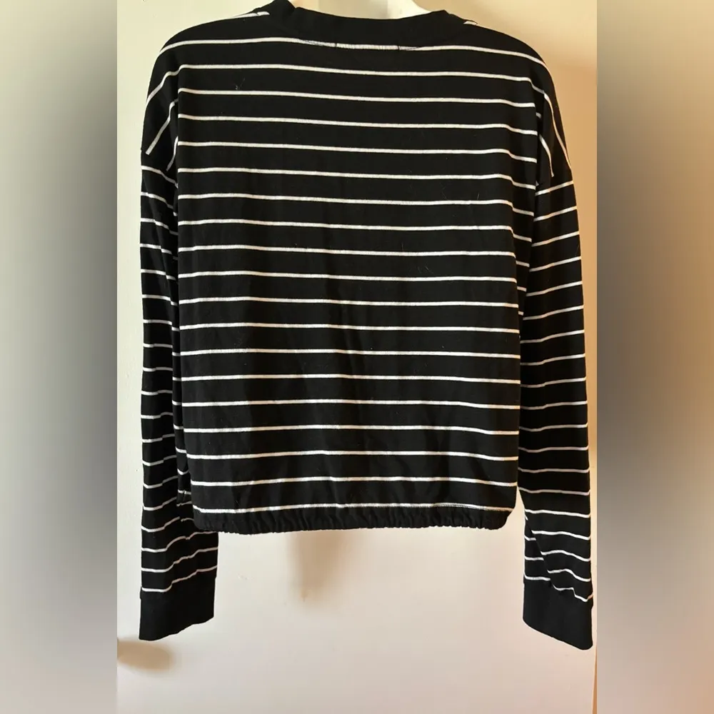 Woman’s Tie black white stripped long sleeve shirt medium - Image 10