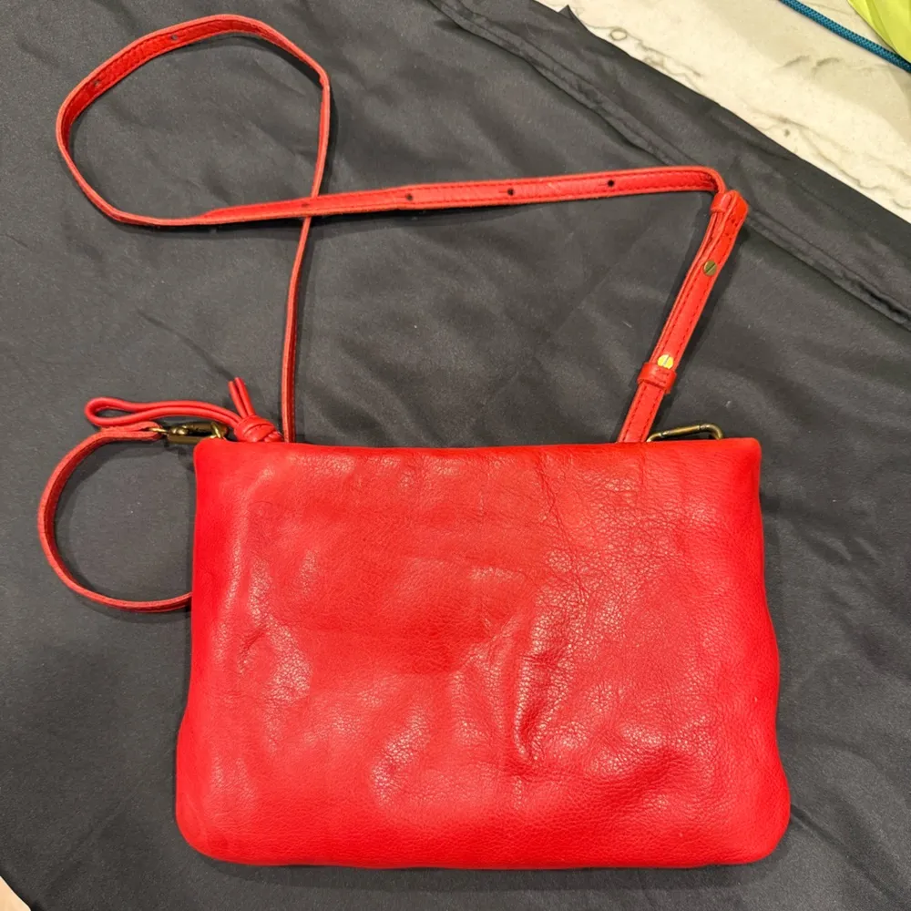 Madewell The Puff Crossbody Bag in Red Leather - Image 3
