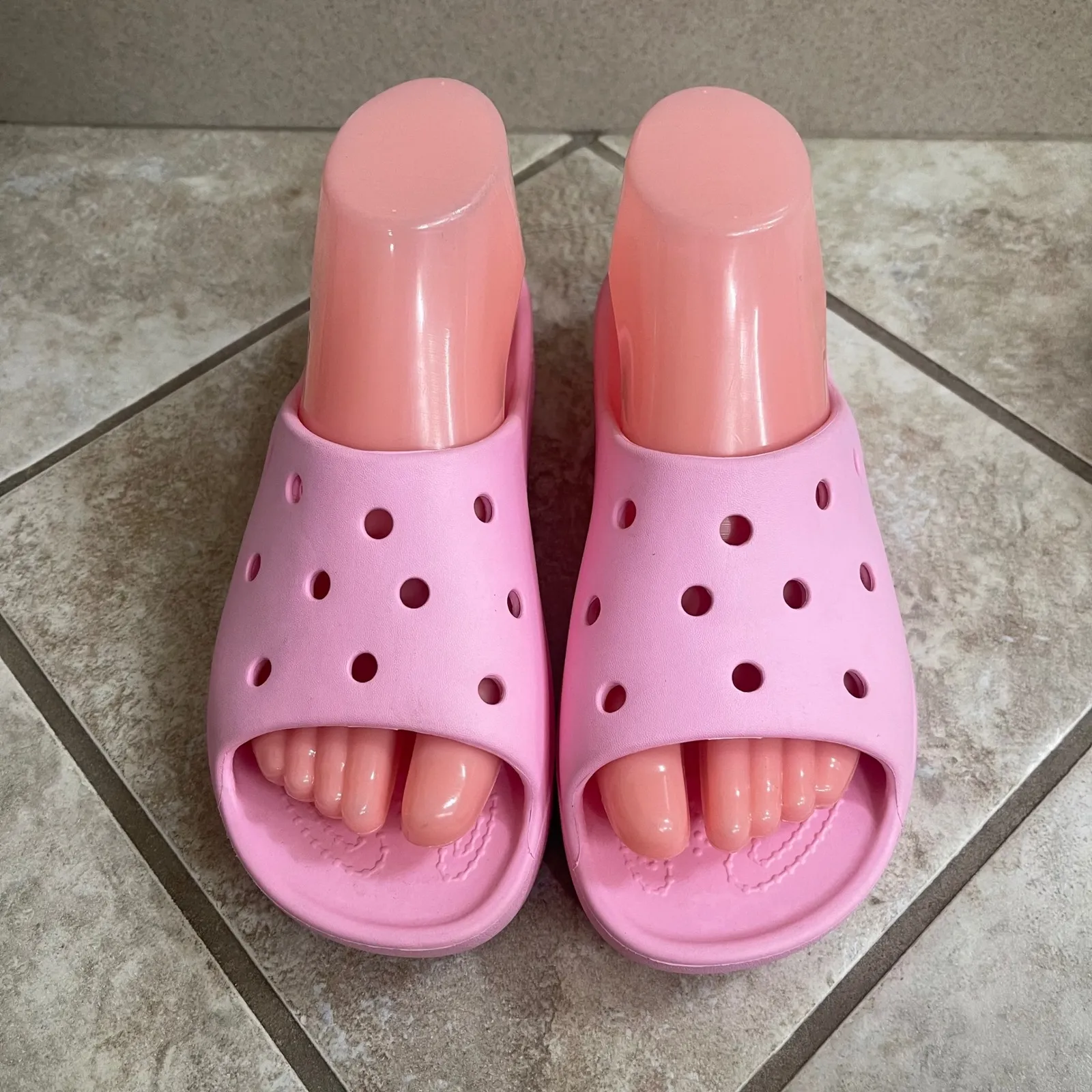 Pink Crocs Comfort Slide Sandals‎ Women Size 6 Kids Platform Casual Shoes ued 1x - Image 2