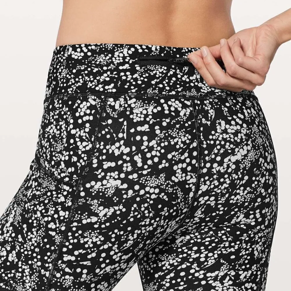 LULULEMON Tight Stuff Tight II Leggings Women’s 4 Black White Reflective Pattern - Image 5