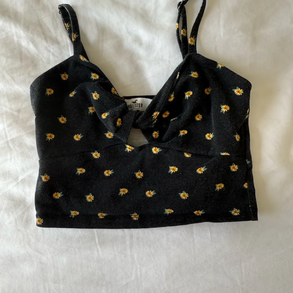 Hollister black cropped keyhole tank top with yellow sunflowers - Image 2