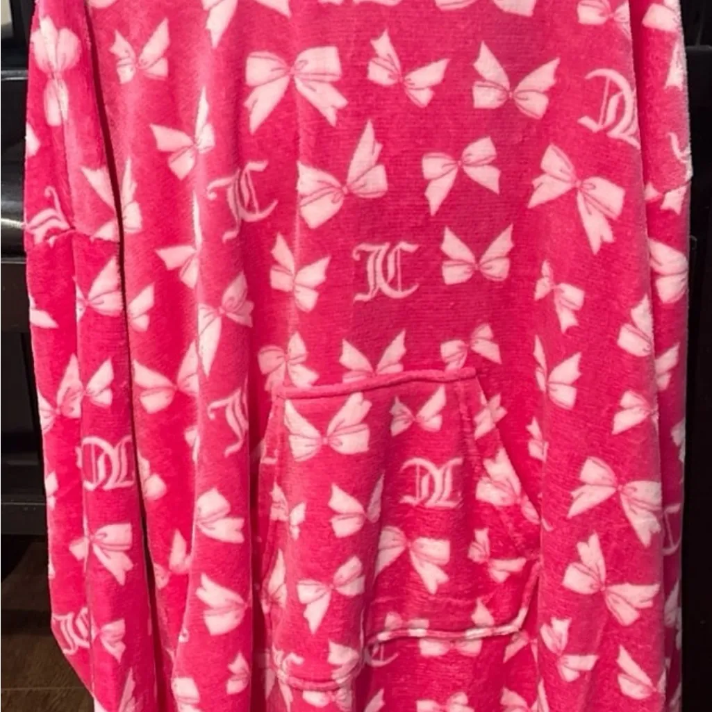 Juicy Couture Coquette Pink Bow Print pullover robe with hood - Image 3