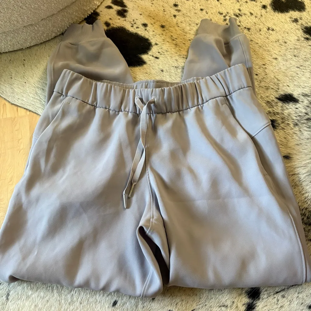LULULEMON On The Fly Jogger In Silverscreen Size‎ 6 - Image 4