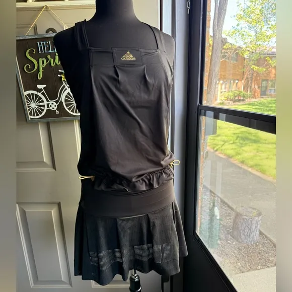 Vintage 2007 Adidas 2-piece black gold mesh tennis skirt and tank, size medium - Image 2