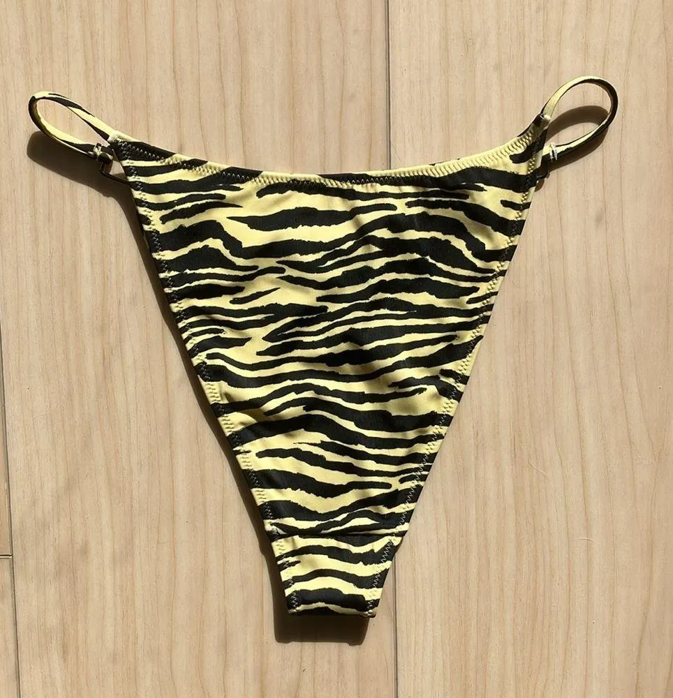 Yellow zebra print PacSun high cut bikini bottoms swimsuit size large - Image 4