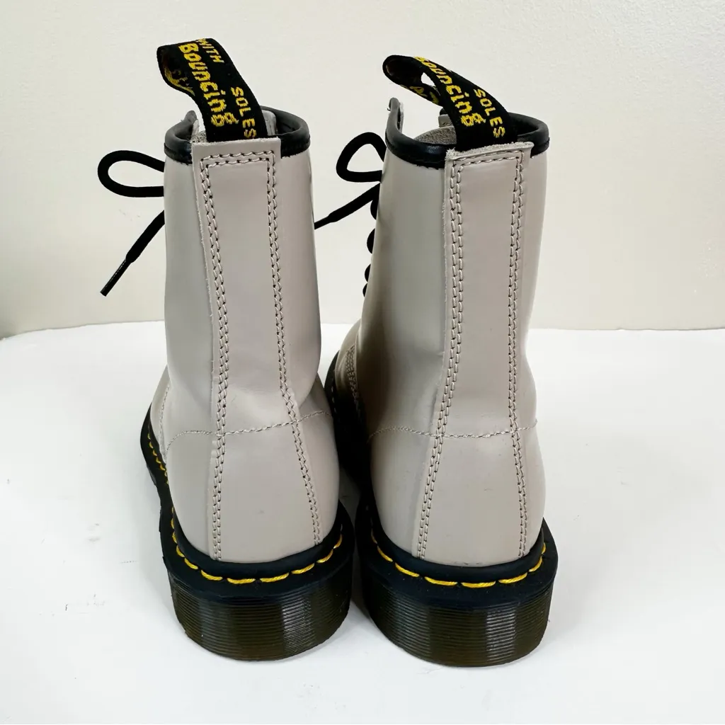 Dr. Martens Smooth Leather Lace Up Boots in Vintage Taupe Tan Womens 6 - Image 4