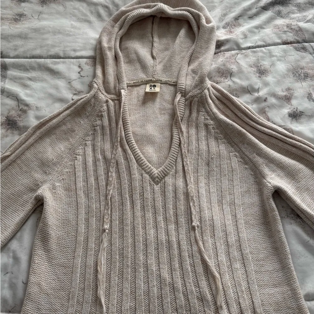 Roxy Cream cable Knit Hooded V-neck kangaroo pocket Sweater, size M outdoor - Image 6