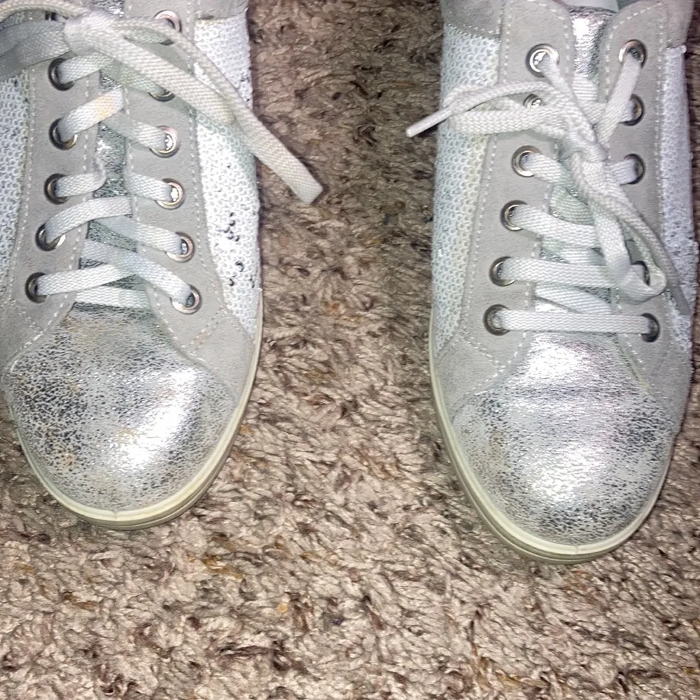 White, Silver, Gray, Sequence, Hush Puppies Sneakers Made in Italy Size 36 - Image 2