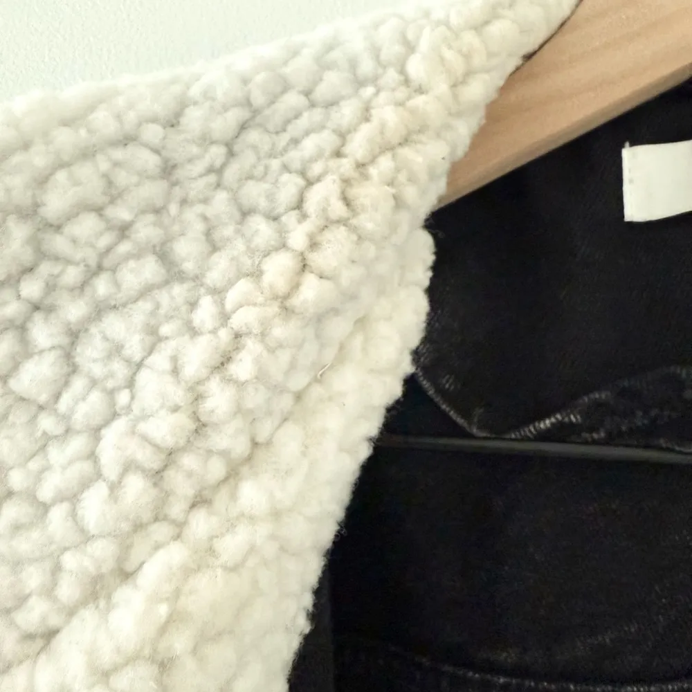 ASTR  Cropped Denim Moto Jacket with Sherpa Detail in Wash Black - Size XS - Image 8