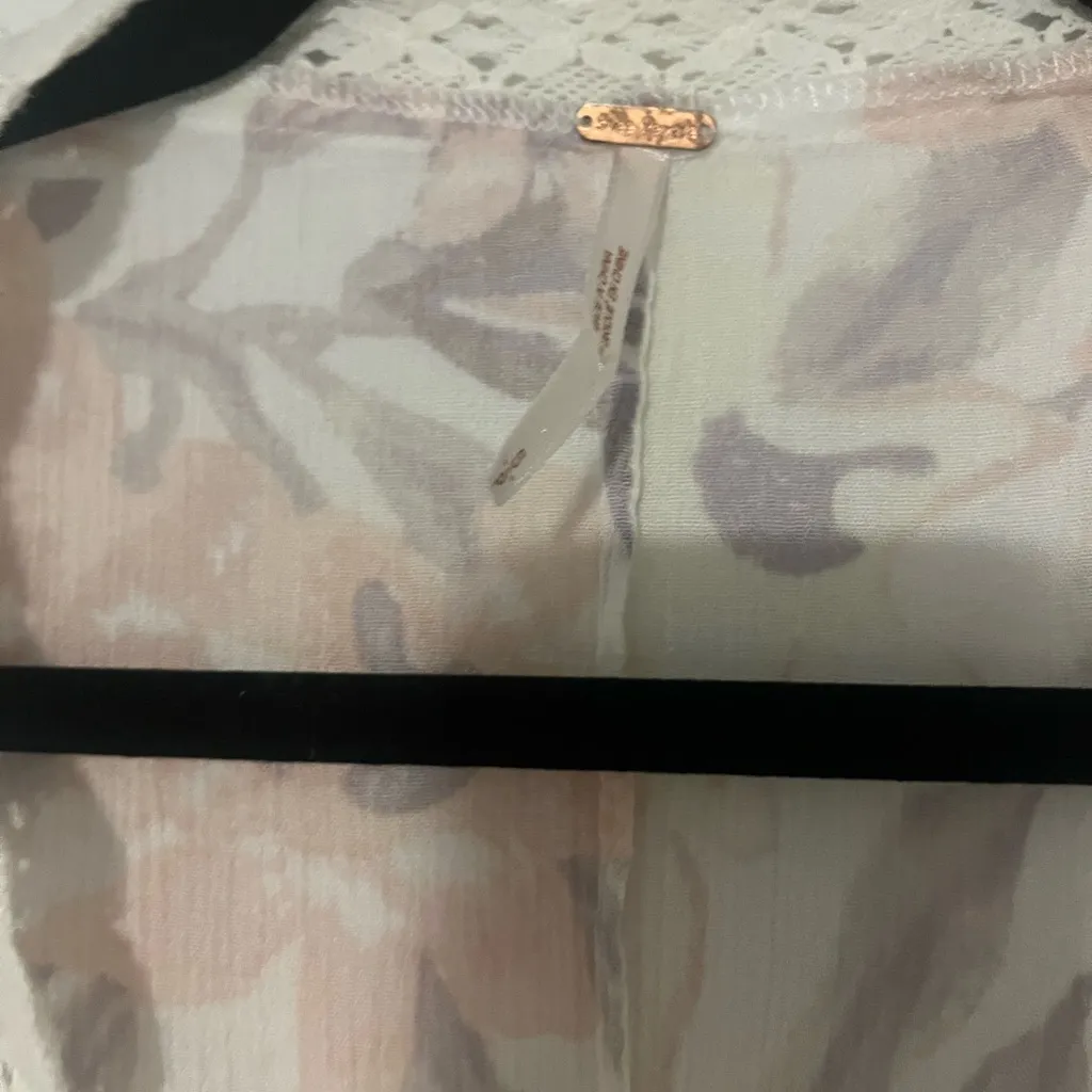 Free‎ People Floral Kimono with Crochet trim. Wrap Cover Bohemian Size S - Image 12