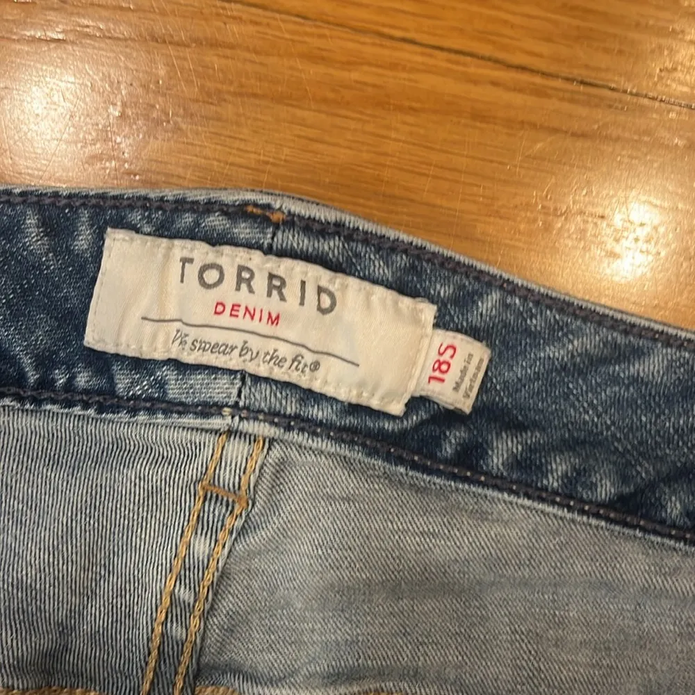 Torrid women’s boyfriend jeans size 18 short . - Image 5