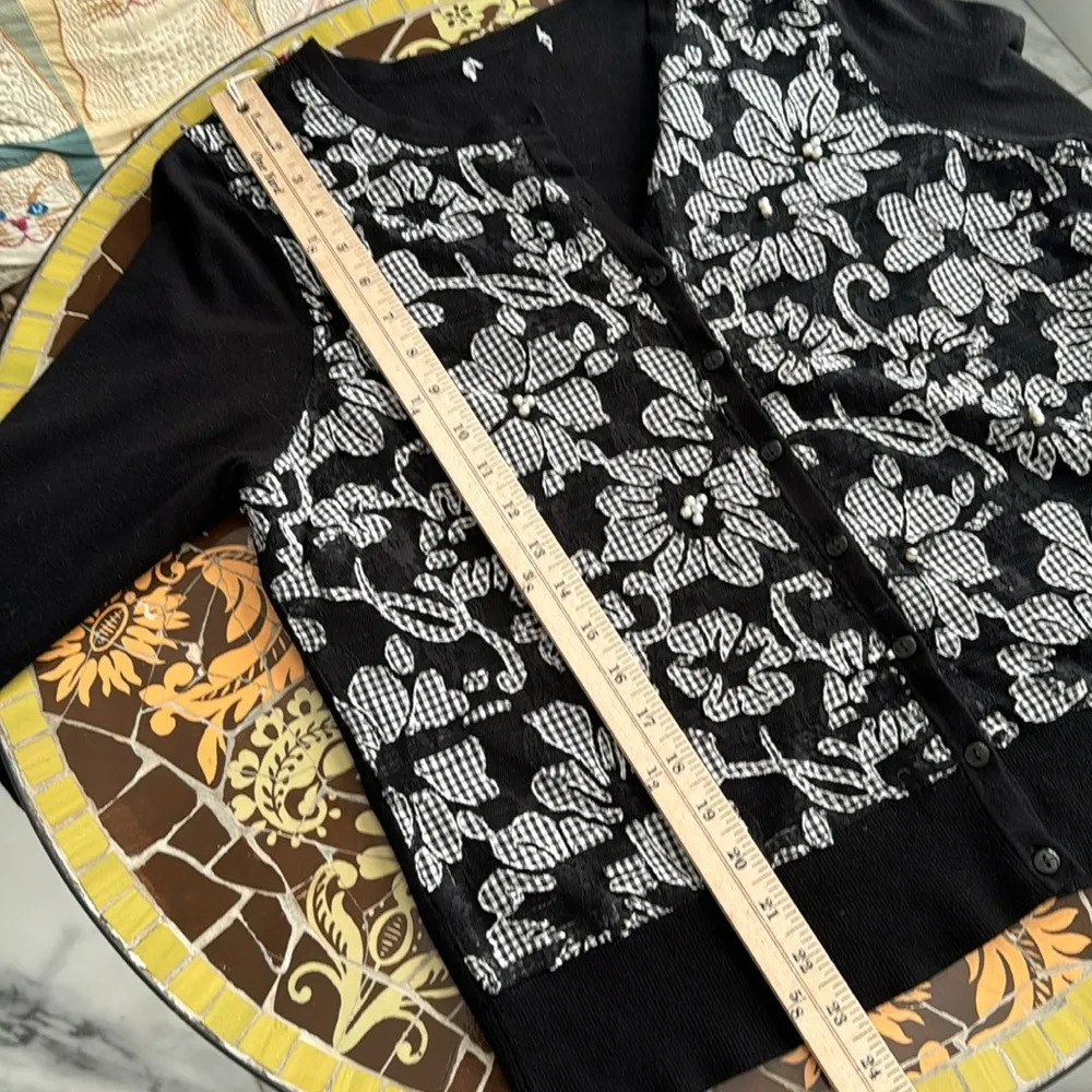 FLORAL APPLIQUÉ CARDIGAN SWEATER SZ: L White Size L - Image 7
