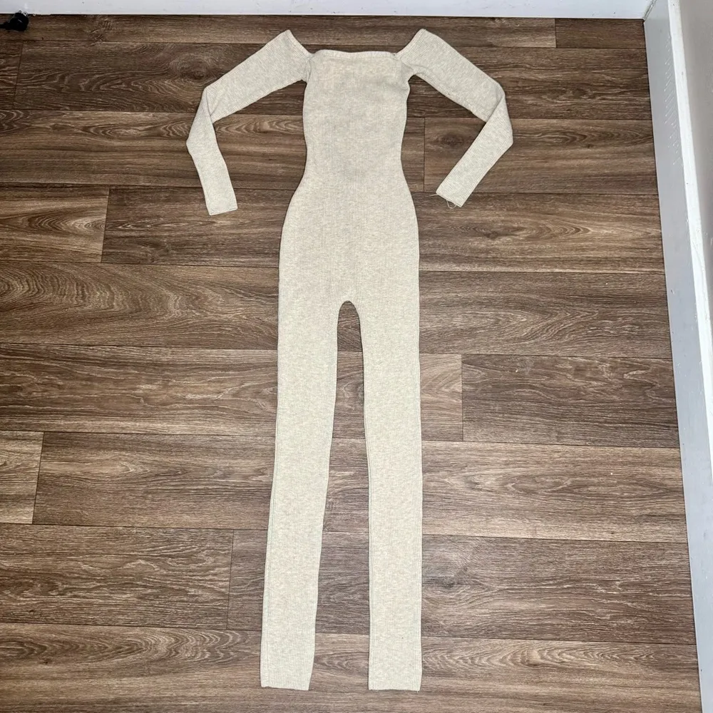 Elegant Cream Off - Image 7