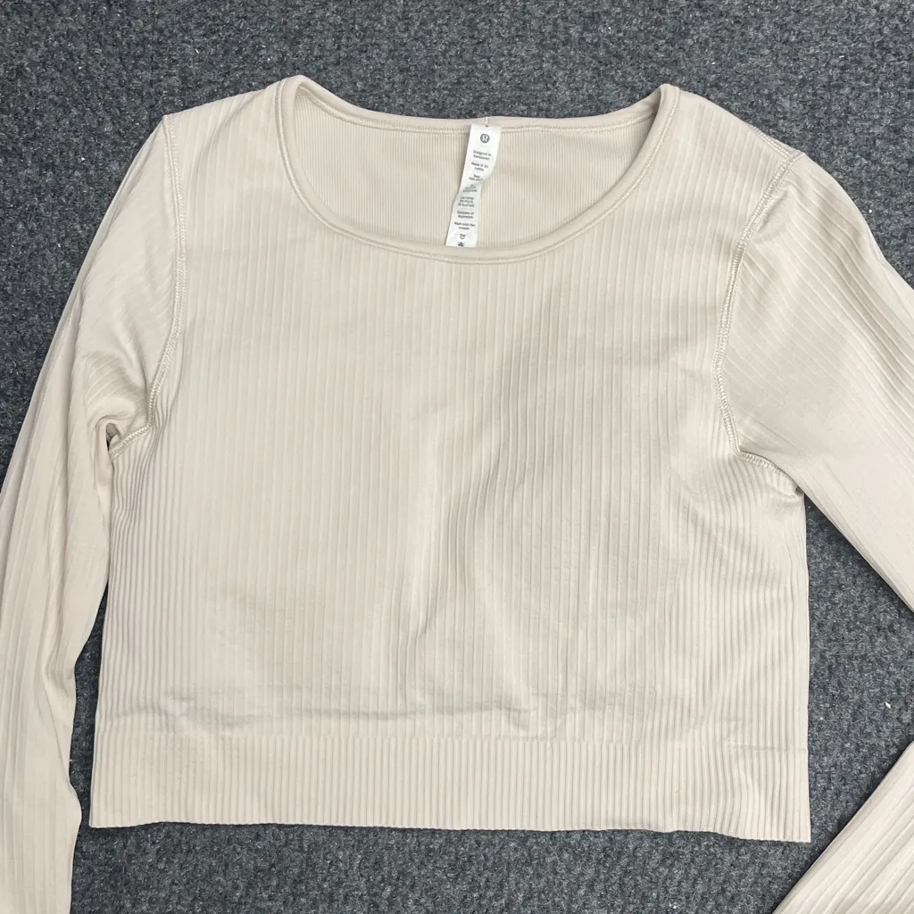 Lululemon Athletica Ebb to Street crop long sleeve tan beige ribbed size 8 - Image 2