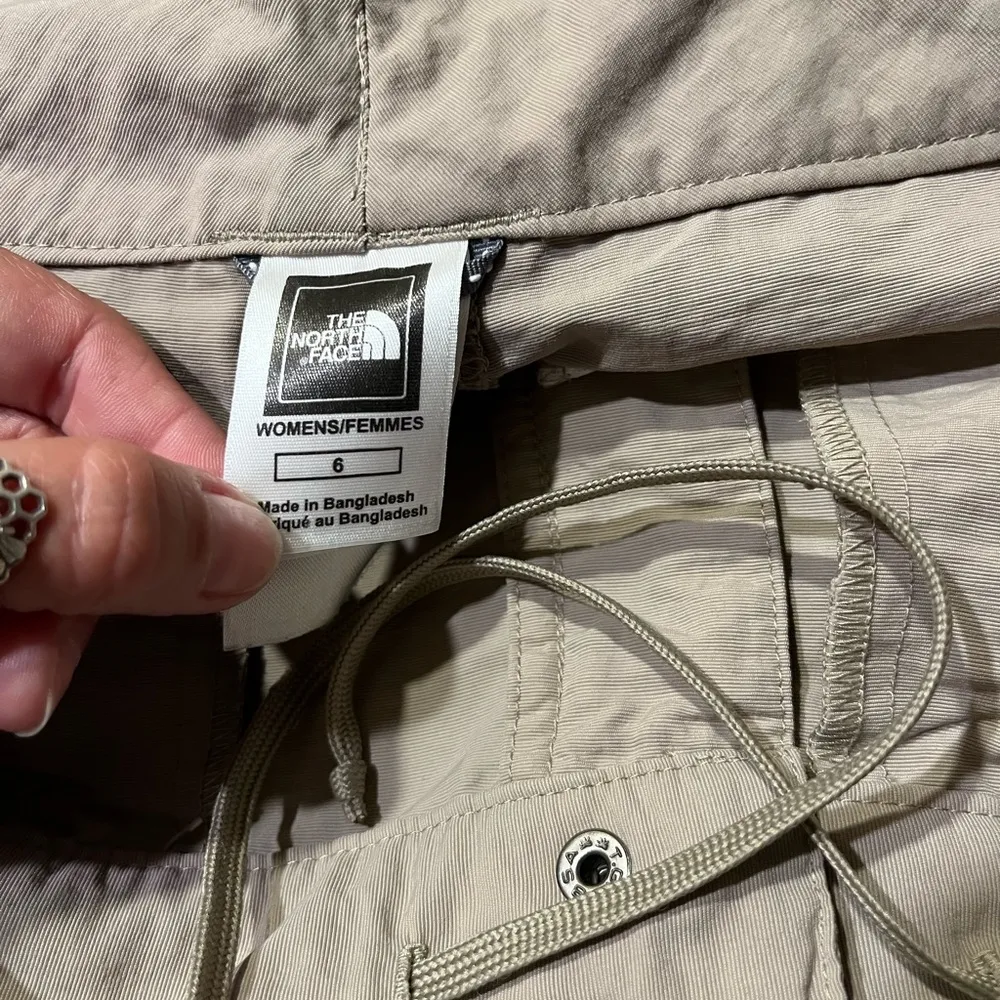 The North Face Gray Capris with Utility Style - Image 7