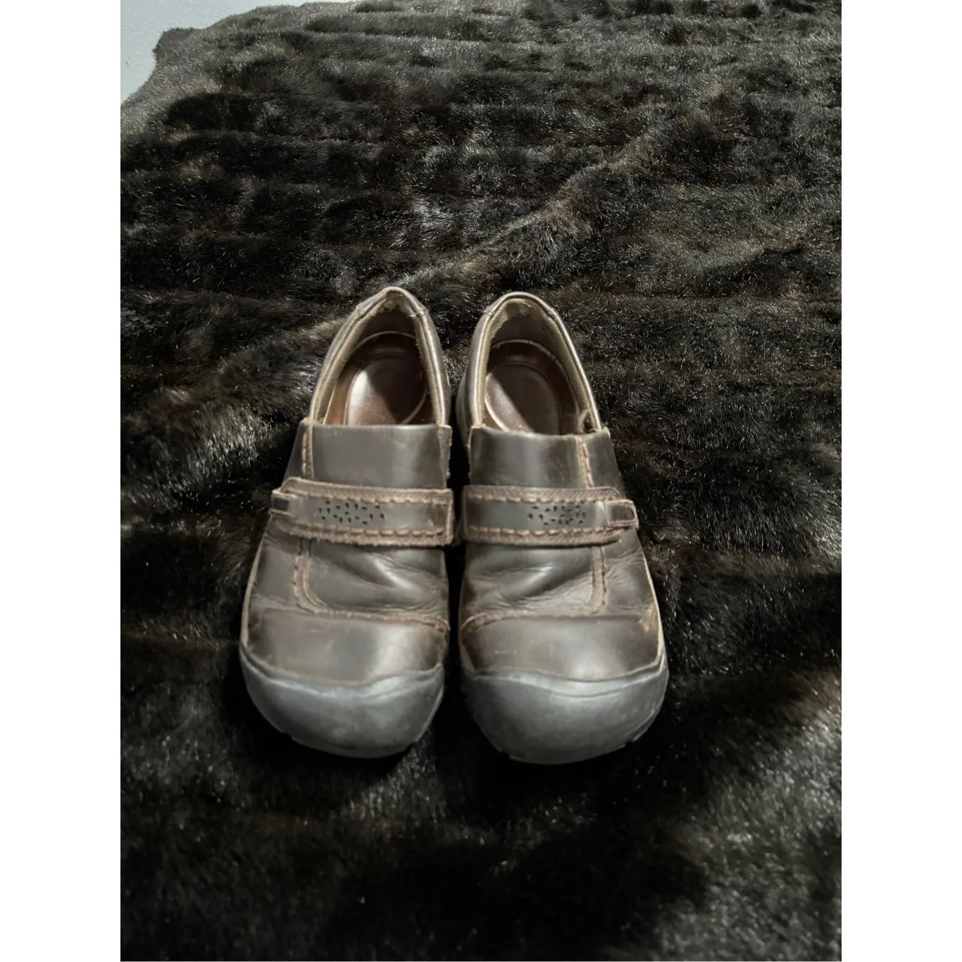 Keen women’s brown leather sneaker shoes size 8 slip on loafers rugged hiking - Image 2