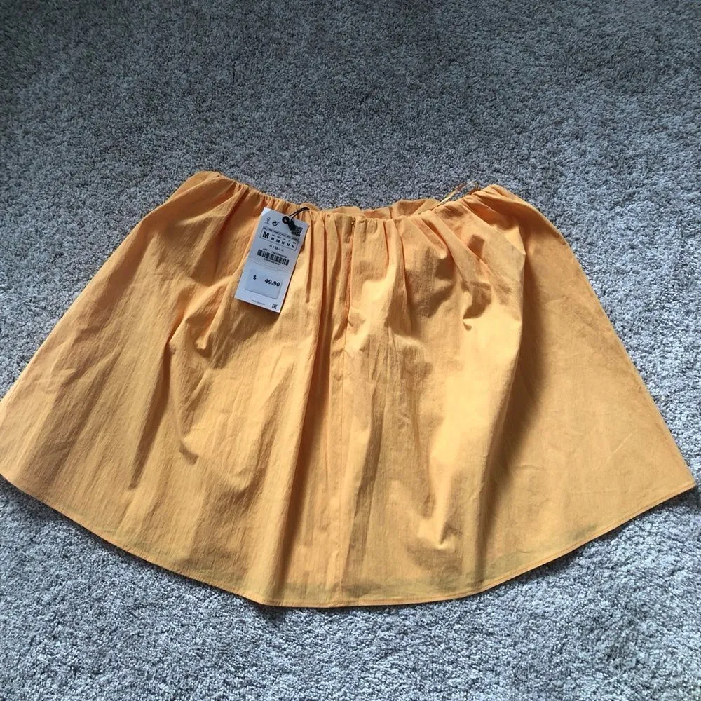 New  solid yellow casual mini skirt, size M - Image 3