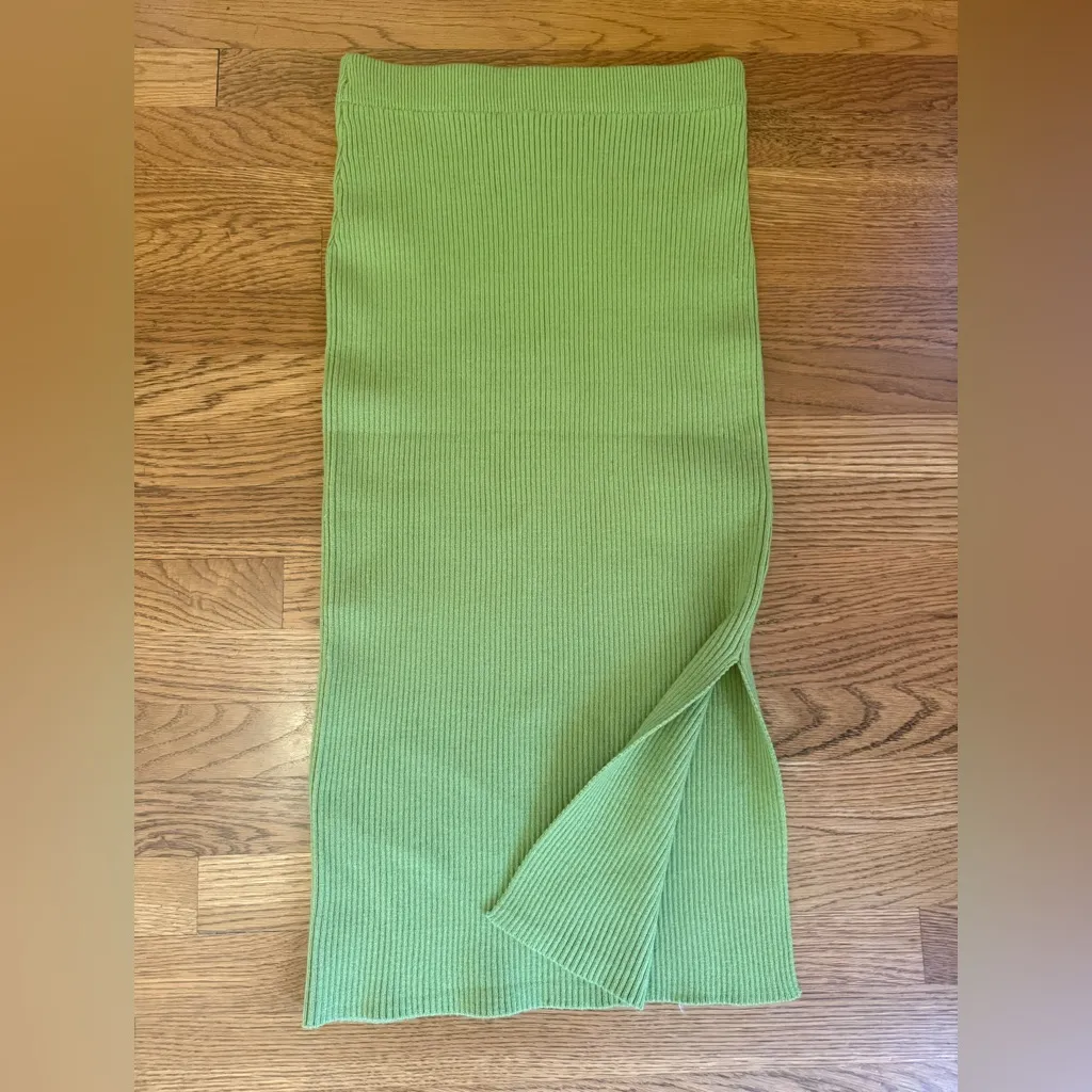 Double Zero Green Midi sweater Skirt size M - Image 2