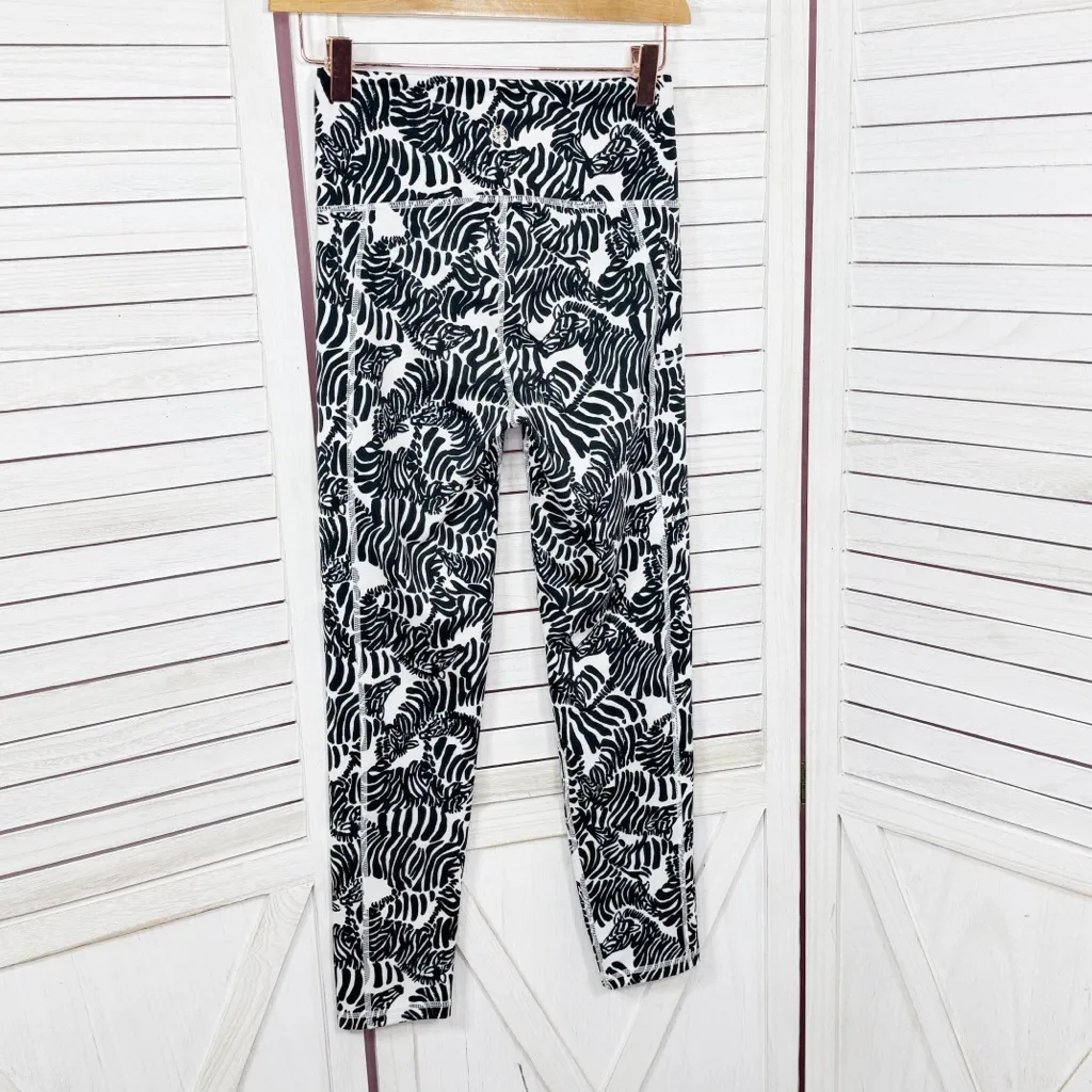 Lilly Pulitzer Lexletic Weekender Crop Midi Leggings Zebras Print XS - Image 2