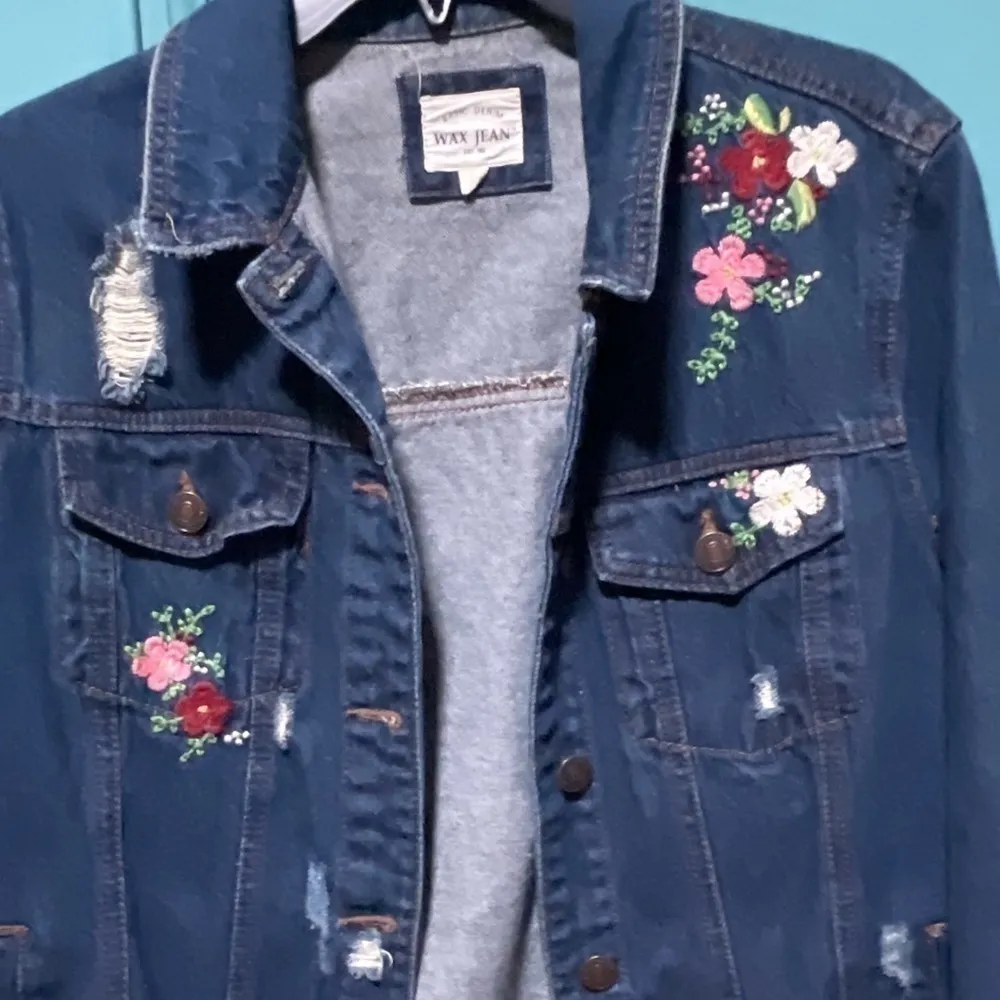 Wax jeans distressed denim floral embroidered jean jacket EUC - Image 8