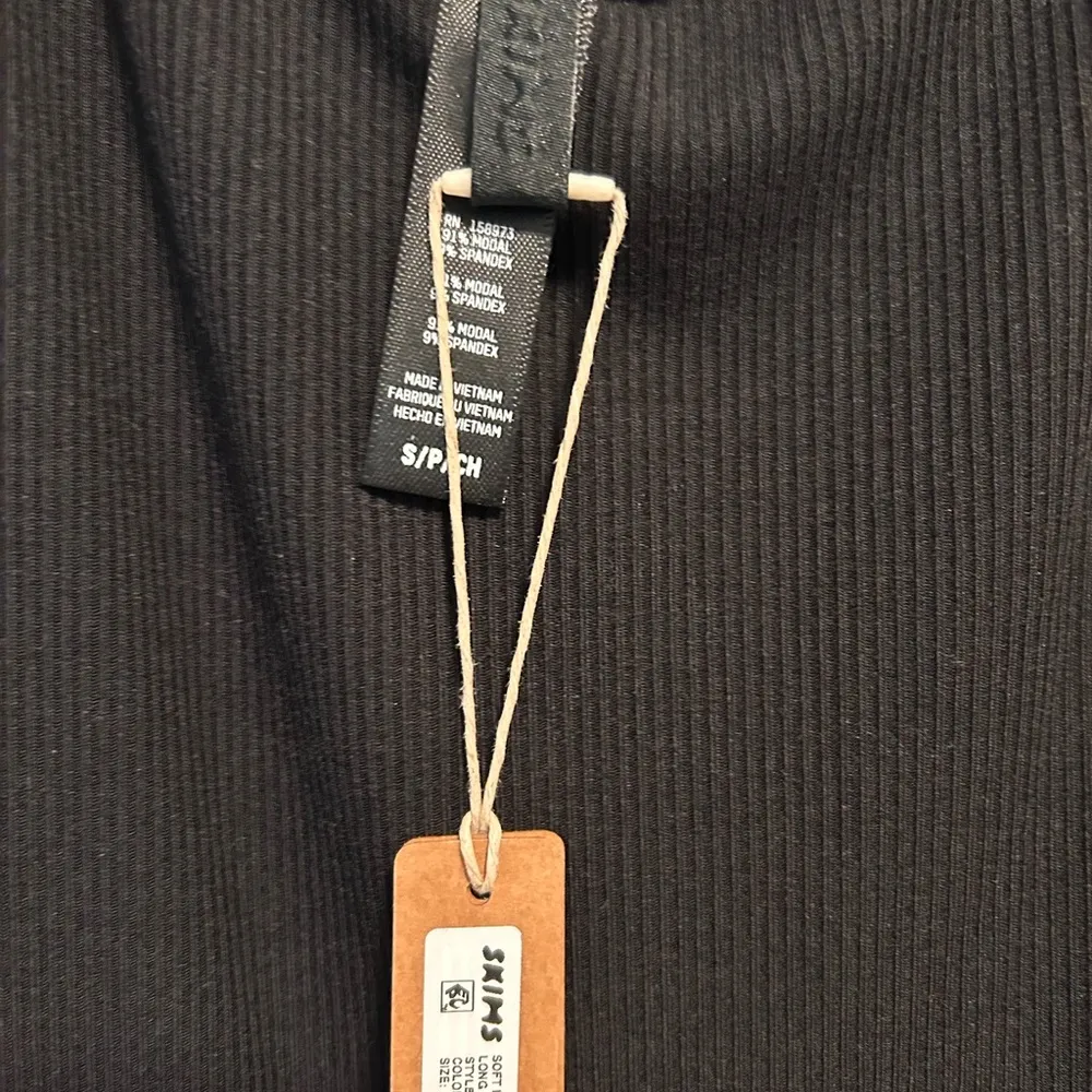 Skims long slip dress in onyx. Size small - Image 4