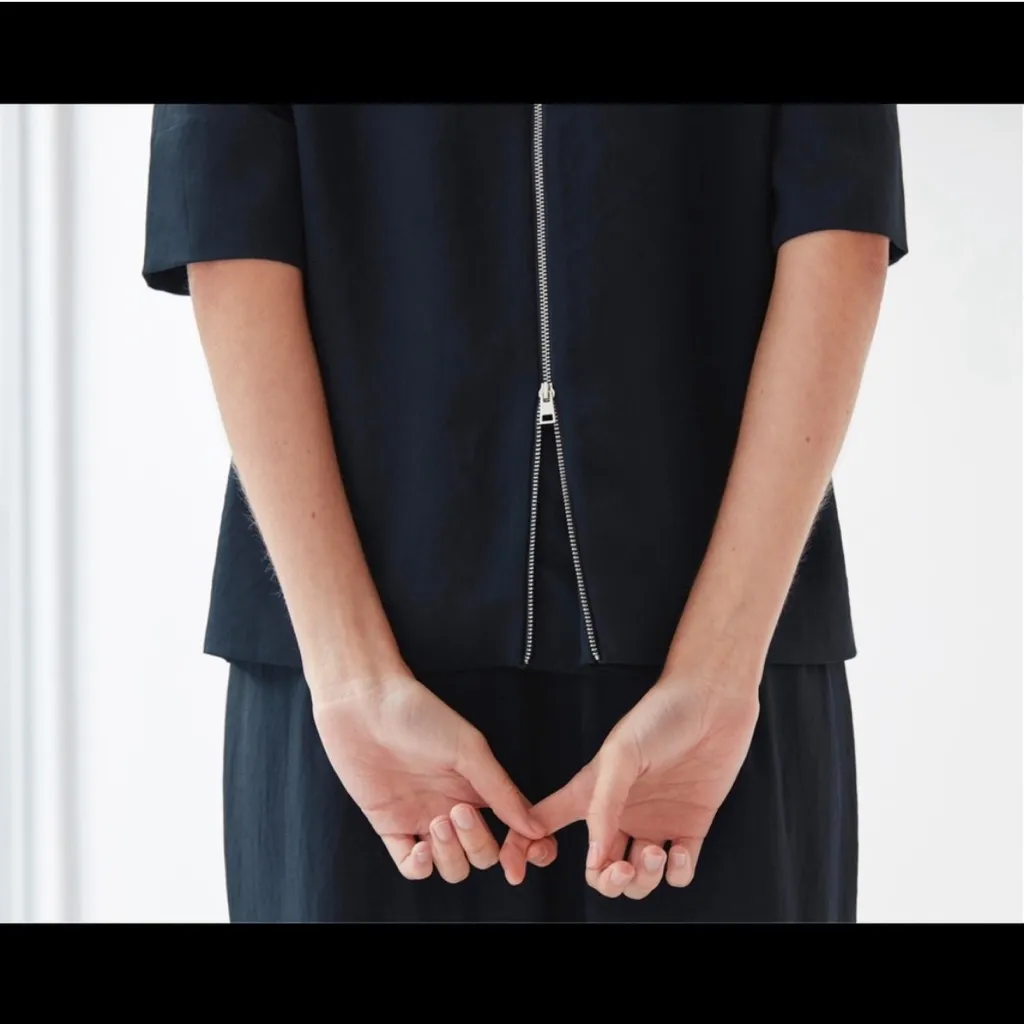 Everlane Black Japanese go‎ weave double zip shirt 0 ptp 19” - Image 3