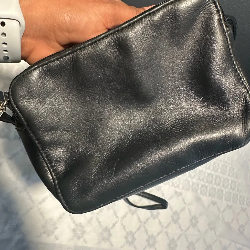 Giani Bernini Black Leather Crossbody Bag - Image 3