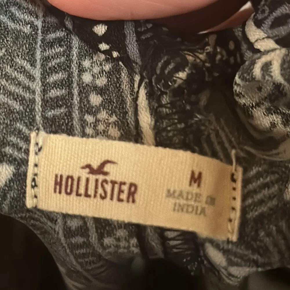 Hollister Navy & White Print Floral Design Short Sleeve Dress Crisscross Straps - Image 5