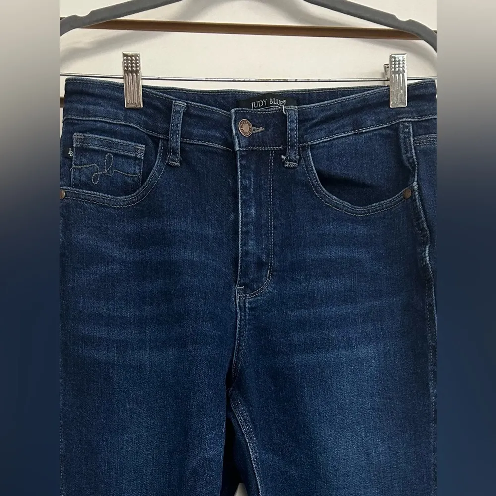 Judy Blue High Rise Cropped Straight Jeans Frayed Hem EUC 7/28 Stretch JB88375 - Image 4