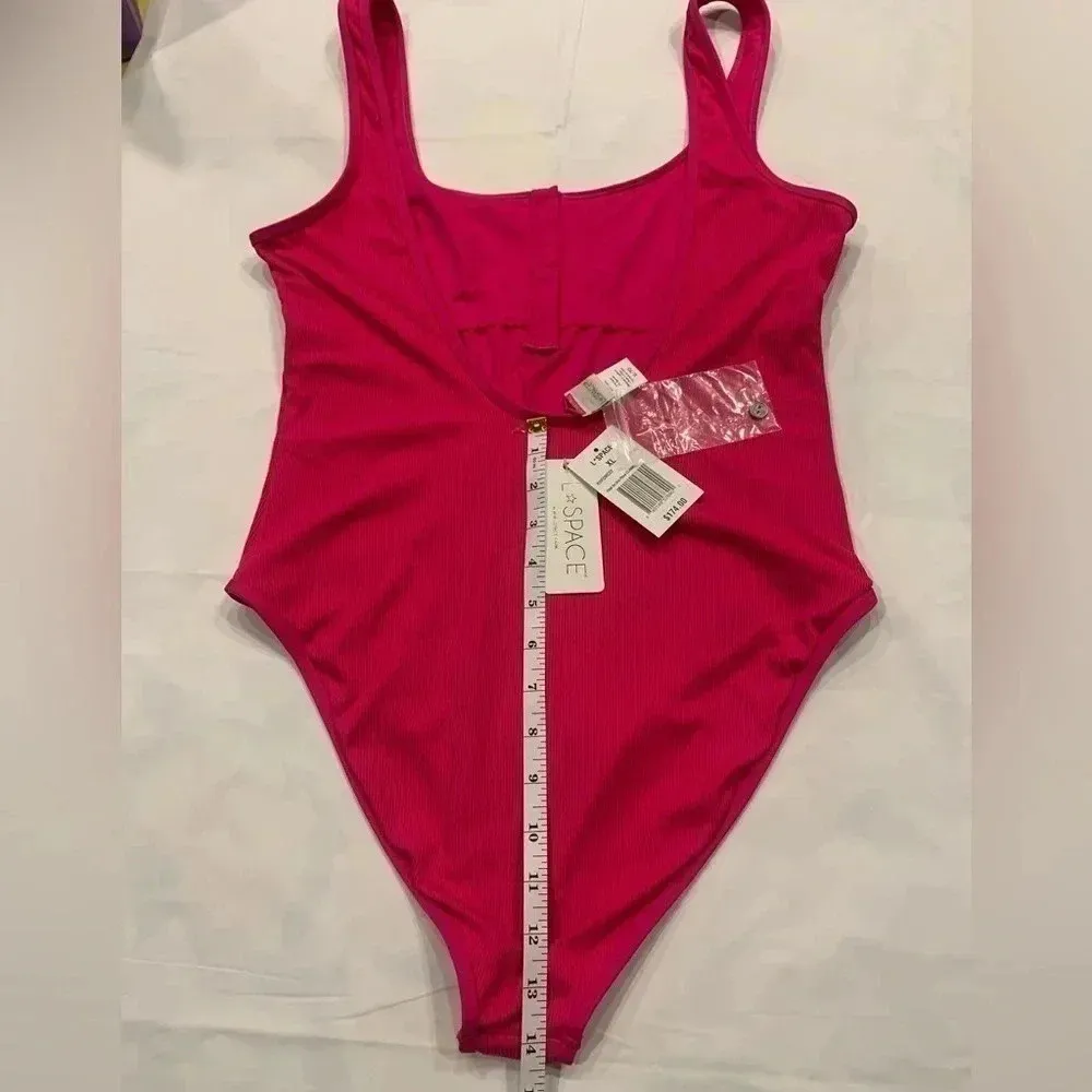 L*space 
Float on one piece classic bougainvillea XL - Image 8