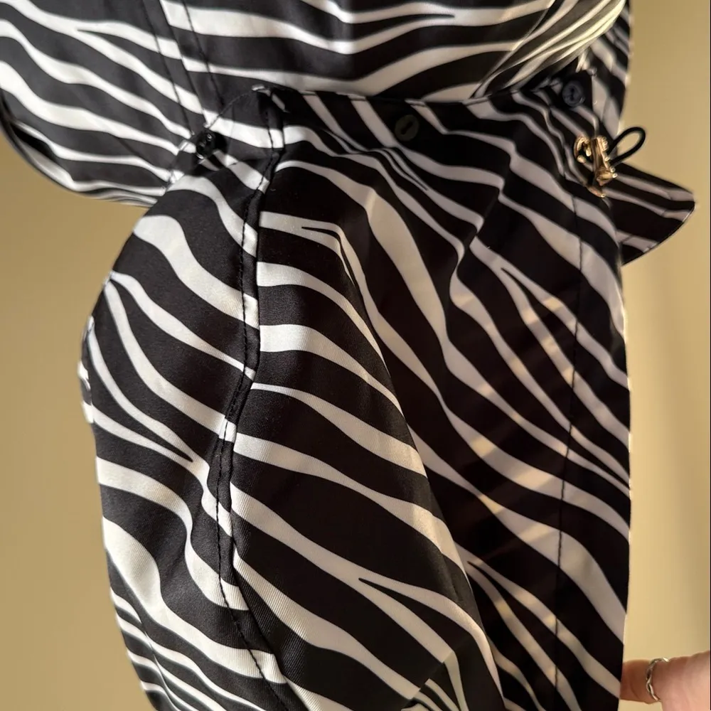 Kate Spade Black and White zebra Striped rain coat XS - Image 5