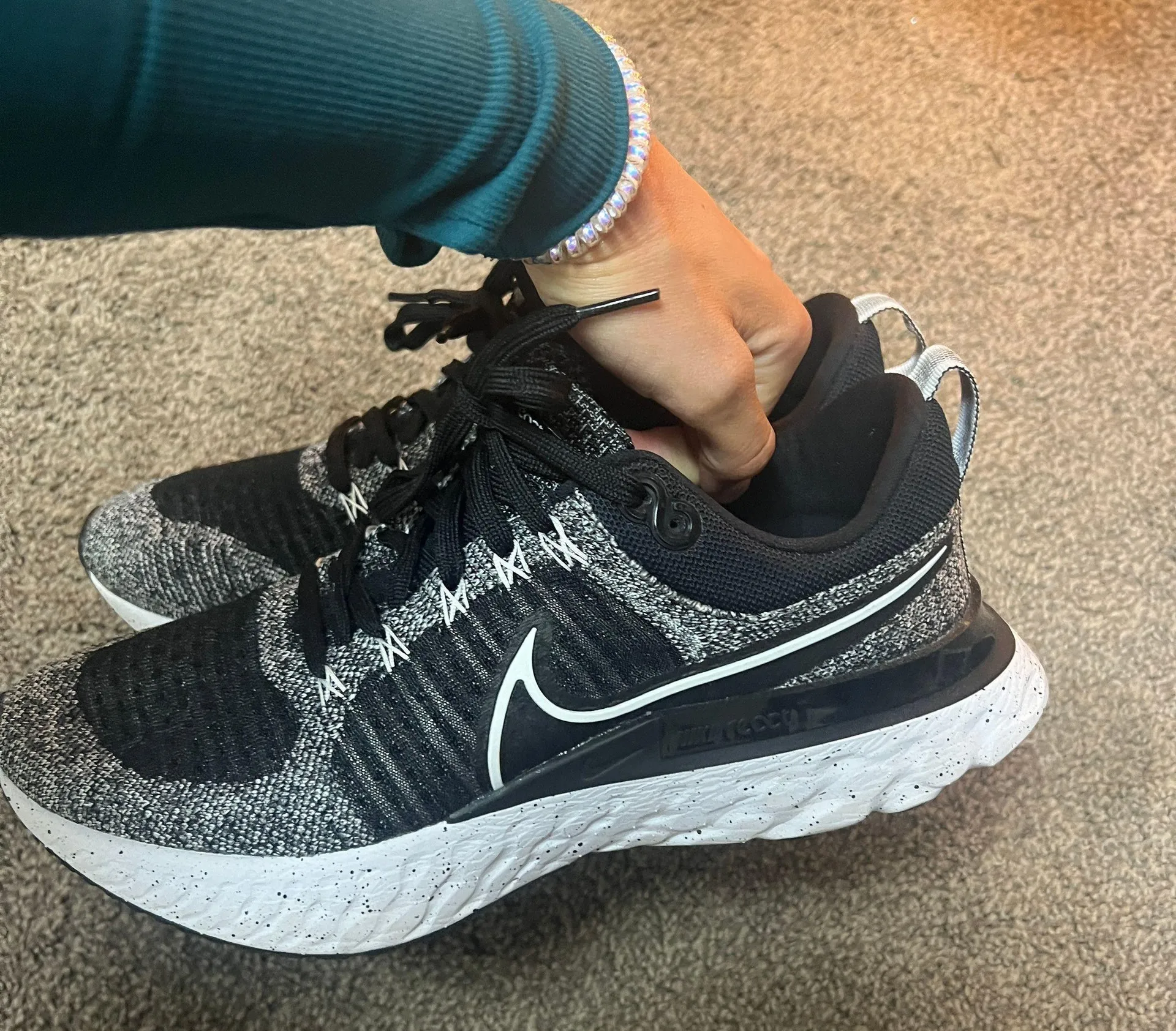 Nike Flyknit Running Shoes - Image 2