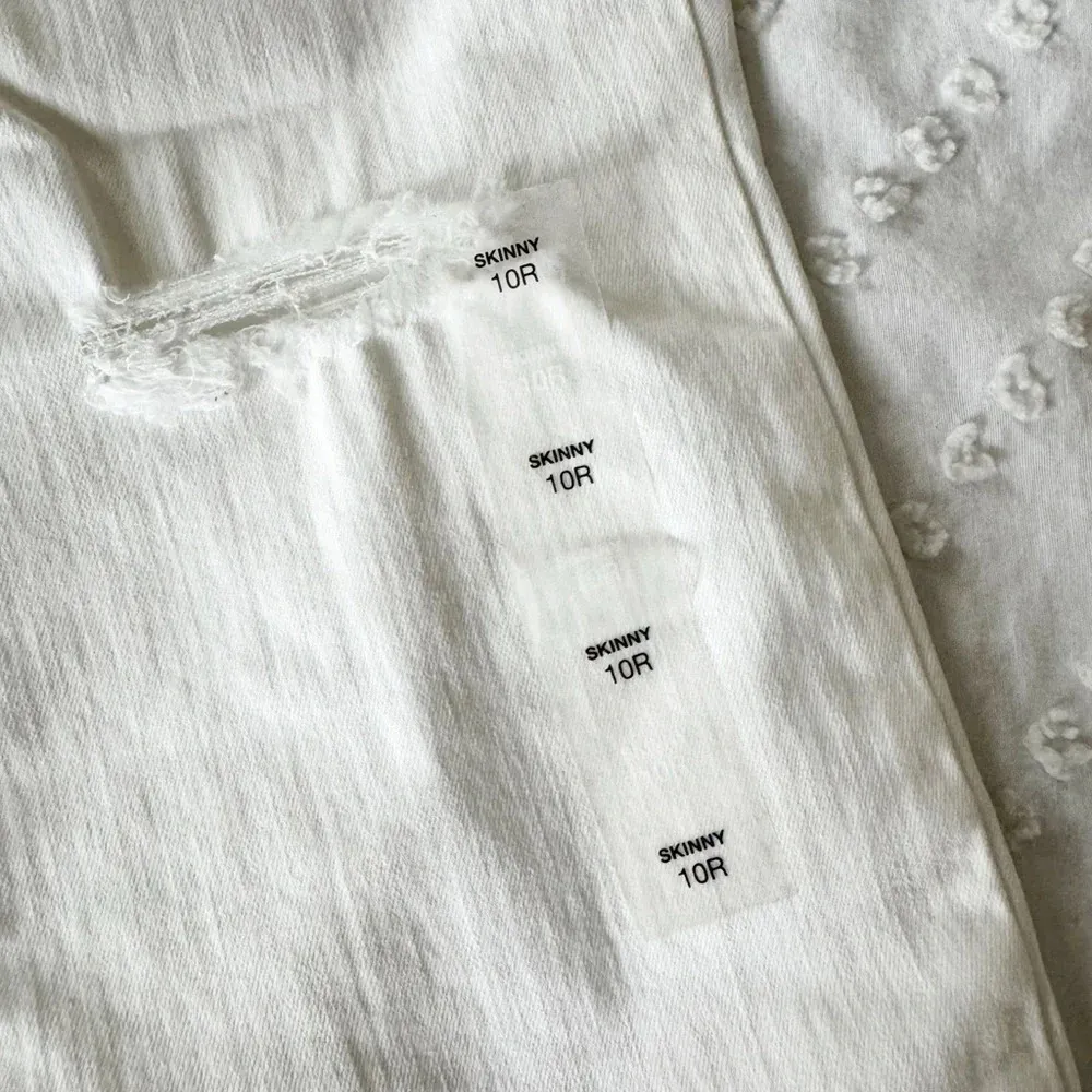 NEW White Beige Distressed Skinny Jeans Size 10 Regular Sonoma Cream Raw Hem - Image 3