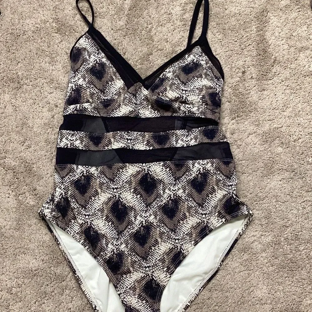 New. BLEU Rod Beattie snake print swimsuit. Retails $139 size 8 Black - Image 6