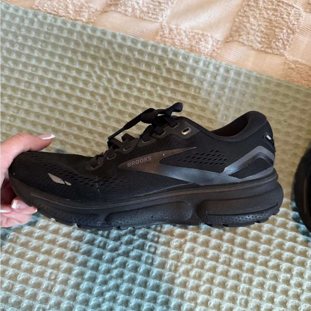 Brooks Ghost 15 Size 7.5 - Image 2