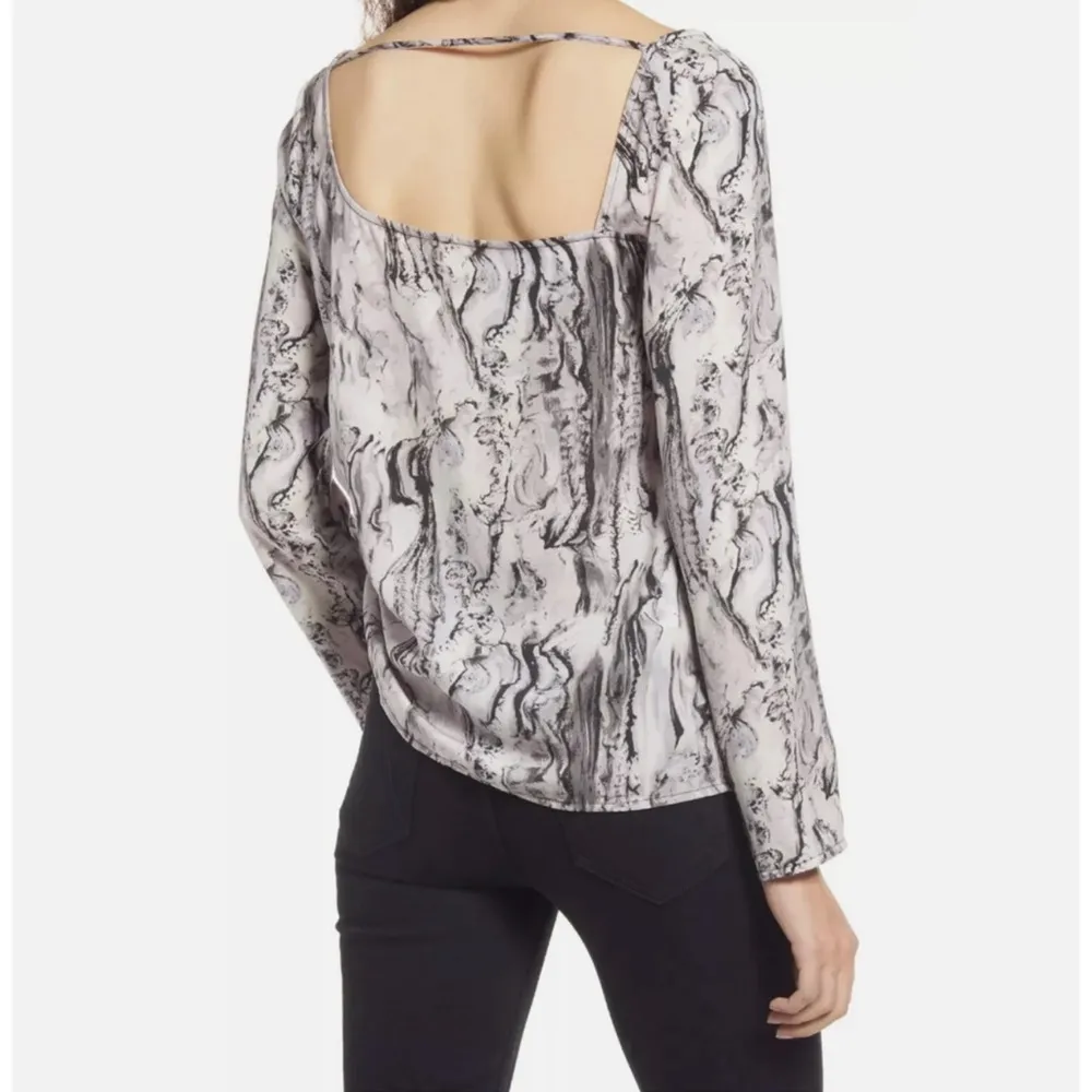 NWOT Open Edit Long Bell Sleeve Marble Asymmetrical Ruched Blouse Top XS Purple - Image 3