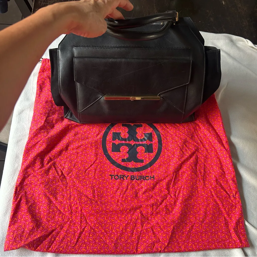 Tori Burch Elegant Black Leather Tote Bag - Image 11
