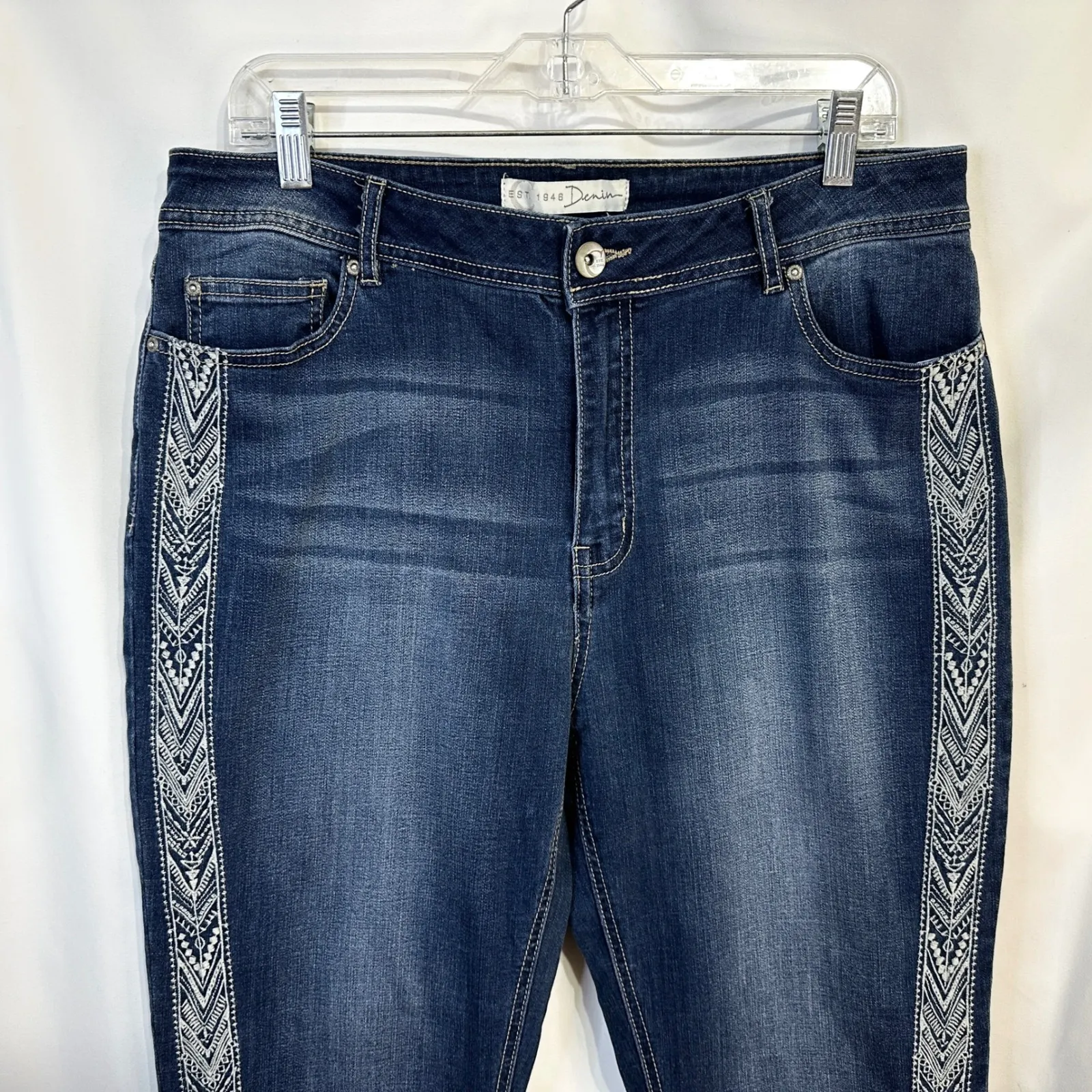 Cato Plus Size 16 Denim Capris Blue Embroidered‎ Jeans Cropped High Rise 1557 - Image 3